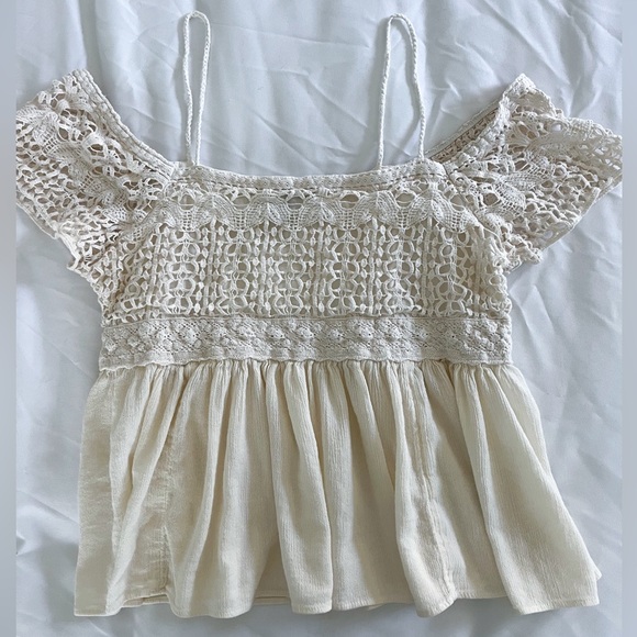 American Eagle Cream Drop Shoulder Lace Blouse Size Medium - Picture 2 of 7